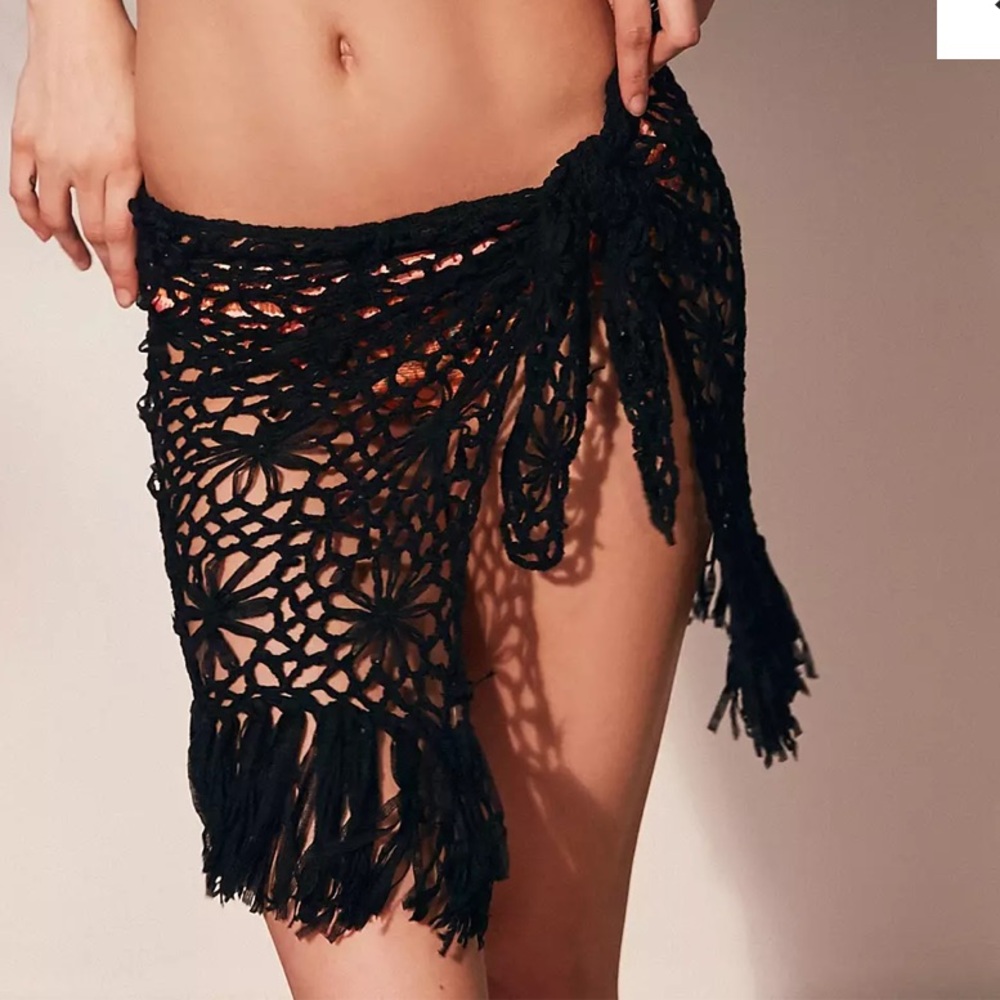 Urban Outfitters Out From Under Floral Crochet Sarong Cover-Up Black - Picture 2 of 11